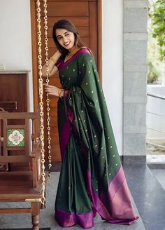 Magenta Saree, Dark Green Blouse, Sabyasachi Sarees, Simple Sarees, Brocade Blouses, Color Magenta, Green Saree, Saree Trends