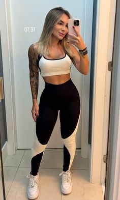 Amazon Workout Clothes, Gym Shorts Outfit, Modest Gym, Modest Gym Outfit, Working Out Outfits, Outfits Baggy, Comfy Sweatpants