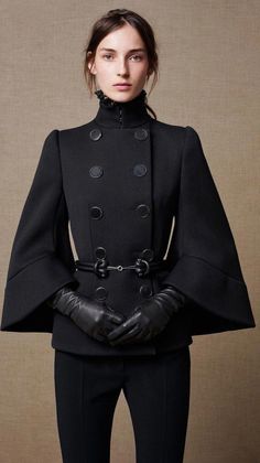 Alexander Mcqueen Womenswear. #AlexanderMcQueen Fall Coats, Military Coat, Outfit Trends, Character Outfits, Womens Fashion Trends