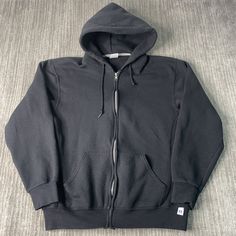 Vintage 2000s Russell Athletic Basic Blank Sportswear Athletic Y2K Aesthetic Streetwear Black Zip Up Hoodie Large Mens Condition:  Excellent Used Condition  = No Flaws Measurements: Please see photos above for all measurements IF YOU BUY TWO OR MORE ITEMS USE THE CODE BUNDLE @ CHECK TO SAVE 20% WE SHIP WITHIN 24 HOURS AFTER PURCHASE! Please be aware that we do not offer free returns!! The Buyer is responsible for the cost of the return label.  Follow us on TikTok & Instagram @findsnostalgic and tag us in your finds Hooded Outerwear For Streetwear During Sports Season, Y2k Black Outerwear For Streetwear, Black Y2k Style Streetwear Outerwear, Heavyweight Casual Sweatshirt For Streetwear, Fleece Hooded Jacket For Streetwear, Athleisure Fleece Hooded Jacket For Streetwear, Heavyweight Long Sleeve Sports Hoodie, Heavyweight Long Sleeve Hoodie For Sports, Sportswear Hooded Jacket With Ribbed Cuffs For Streetwear