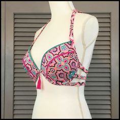 Nwot Shade And Shore Bikini Swim Top. Features Ties Around The Neck, A Slide Hook Closure In The Back And Light Lift Padded Cups. Shell Is 80% Nylon And 20% Spandex, Back Wing Lining Is 92% Polyester And 8% Spandex And The Cup Lining Is 100% Polyester. Hand Wash Cold. (Top Only) Size 34 D Fitted Halter Top With Padded Cups For Beach Season, Fitted Halter Top With Padded Cups For Vacation, Fitted Summer Halter Top With Underwire, Shades For Women, Swim Top, Swimming, Hand Wash, Shades, Spandex