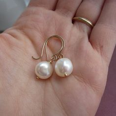 Wedding party jewelry bridesmaids earrings by KGarnerDesigns, $35.00 Bridesmaid Pearl Earrings, Bridesmaids Earrings, Rose Gold Pearl, Simple Pearl, Pearl Jewelry Wedding, Earrings Bridesmaid, Wedding Party Jewelry, Gold Pearl Earrings, Earrings Large