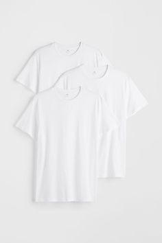 Regular-fit T-shirts in soft cotton jersey. Ribbed crew neck and straight-cut hem. Shirts Long Sleeve, Round Neck Tees, T Shirt Vest, Classic Silhouette, Straight Cut, Polo Shirts, Fashion Company, Long Sleeve T Shirts, World Of Fashion