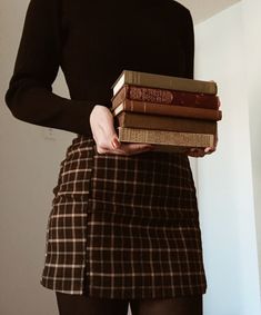 40s Academia, Stile Harry Potter, Academia Aesthetic Outfit, Dark Academia Outfits, Dark Academia Outfit, Dark Academia Style, Look Grunge, Dark Academy, Goth Outfit