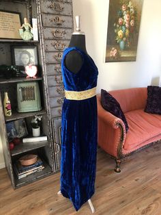 "<> 1960's 70's dress <> Royal blue <> Nylon zipper back <> Material: Heavy velvet <> Bodice is lined <> Label: N/A <> Gold banded waist <> Faux offset button front <> V neckline <> Knee high slit up the front <> Union Label <> Excellent condition with light to normal wear Measurements: Length: 53\" Bust: 36\" Waist: 26\" Hips: 42\"" Olive Green Prom Dress, Royal Blue Velvet Dress, 70's Dress, Dress With Puffy Sleeves, Blue Velvet Dress, Checkered Dress, Dresses Royal, Green Prom Dress, 70s Dress