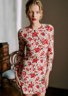 Short dress in organic cotton with long sleeves;Floral print;Round neckline;Button placket at bottom of sleeve;Wearable length 83 cm / 32.7 in (for a S) Sezane Clothing, Red Roses Dress, Floral Summer Dresses, 2023 Mood, Adele Dress, Roses Dress, Bella Dress, 2024 Outfits, Long Sleeved Dress