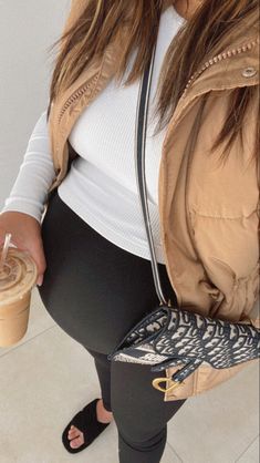 Maternity Leggings Crop Top Outfit, Sweatshirt Pregnant Outfit, Maternity Vest Outfit, Winter Outfit Maternity, Casual Winter Pregnancy Outfits, Maternity Cold Weather Outfits, Cold Pregnancy Outfits, Fall Pregnant Outfits, Winter Maternity Outfits Casual