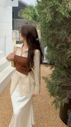 Balayage Spring, Balayage Honey, Sunkissed Hair, Outfit Modest, Spring Fashions, Outfits Vacation, 90s Summer, Outfit Classy, Cute Modest Outfits