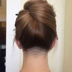 Undercut super discreto e delicado Undercut Hair Designs, Cool Hair Designs, Undercut Long Hair, Undercut Designs, Undercut Hairstyles, Shaved Hair, Grunge Hair, Undercut, Hair Stuff