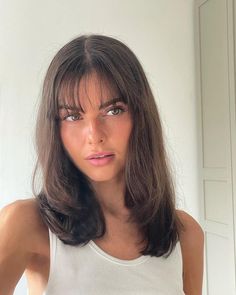 55 Trending Bangs Hairstyles for Every Hair Type » Zohna Bangs On Medium Length Hair, Rambut Brunette, Bangs With Medium Hair, Inspo Pics, Wispy Bangs, How To Style Bangs, Fringe Hairstyles, Haircuts For Medium Hair, Haircuts Straight Hair