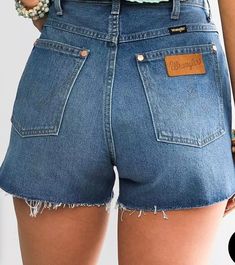 Retro Bottoms With Built-in Shorts, Retro Shorts With Belt Loops, Capsule Wardrobe Planning, Feeling Groovy, Rise Festival, Wrangler Shorts, Festival Shorts, Wardrobe Planning, Women Shorts