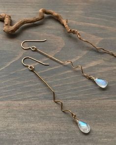 moonstone Wire Jewelry Earrings, Diy Wire Earrings, Retail Jewelry, Wire Jewelry Designs, Handmade Wire Jewelry, Work Jewelry, Moonstone Earrings