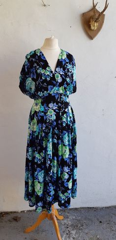 "I adore this little Richards vintage 80s dress !  The design takes its inspiration from the 1940s.  fitted high waistline with elasticated back decorative buttons, unlined size small Measurements are approximate and are taken laid flat (Bust/chest/hip/waist are then doubled), please remember to leave yourself a little \"wiggle room\". Label: Richards Fabric best guess:  cotton  Bust 40\" Shoulder to hem 48\" waist 32\" Elasticated hips free Please Visit my new ETSY shop which specialises in vin Vintage 80s Dress, Vintage Dress 80s, Dressing Gown Robe, Vintage Clothing Men, 80s Dress, Decorative Buttons, Tea Dress, Cami Dress, Vintage Dress