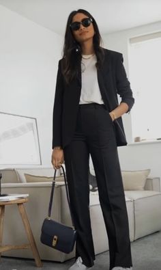 Attorney Outfits Woman Aesthetic, Mock Trial Outfit Lawyer, Mba Outfit Women, Architect Outfit Women Work, Lecturer Outfit Women, Banker Outfits Women Office Wear, Tech Interview Outfit Women, Formal Presentation Outfit College, Lawyer Ootd