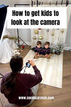 Learn how how to get kids to look at the camera and many more tips on my DIY photoshoot course. You will learn how to set up a backdrop. What photography equipment I use. I will also teach you how to edit your photos to look professional! Christmas Minis Photography Diy, Christmas Pictures Set Up, How To Set Up A Christmas Photo Shoot At Home, Diy Outdoor Christmas Pictures, Christmas Photo With Santa, At Home Christmas Photoshoot Family Diy Indoor, Diy Home Christmas Photoshoot Family, Diy Christmas Photo Setup, Christmas Pictures Diy At Home