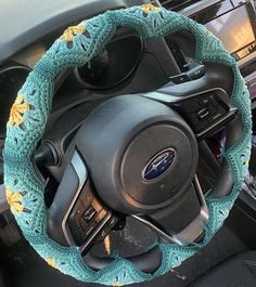 the steering wheel cover is knitted with blue yarn