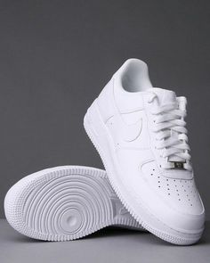 Nike Shoes Blue, Nike Shoes Women Fashion, White Casual Sneakers, Custom Sneakers Diy, Gymnastics Shoes, White Air Force 1, Air Force Shoes, Nike Shoes Air Force