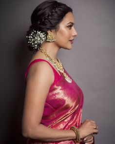 Priya Anand, Hairstyles For Gowns, Hair Style On Saree, Flower Bun, Saree Hairstyles, Indian Bridesmaids, Traditional Hairstyle, Bridal Hair Buns, Glamorous Outfits