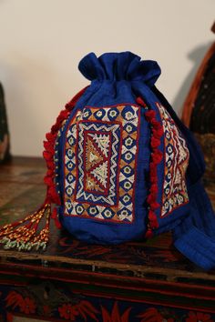 Kutch Work Designs, Potli Bag, Kutch Work, Ethnic Bag, Motifs Perler, Silk Bag, Cap Patterns, Potli Bags, Estilo Boho Chic