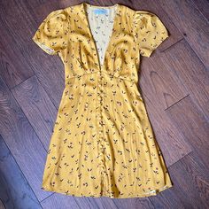 Never Worn Brand New Condition Without Tags Casual Mustard Mini Dress For Spring, Mustard Floral Print Mini Dress, Mustard Floral Mini Dress, Casual Yellow Knee-length Mini Dress, Yellow Knee-length Casual Mini Dress, Casual Mustard Mini Dress With Floral Print, Casual Yellow Mini Dress For Spring, Yellow Casual Mini Dress For Spring, Mustard Mini Dress For Spring