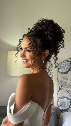 Medium Curly Hairstyles Wedding, Formal Hairstyles For Short Hair Tutorial, Elegant Wedding Hairstyles Updo, Elegant Hairstyles For Short Curly Hair, Wedding Hair Styles Curly, Hoco Hairstyles For Natural Curly Hair Short, Girls Hair Styles For Weddings, Short Curly Prom Hair