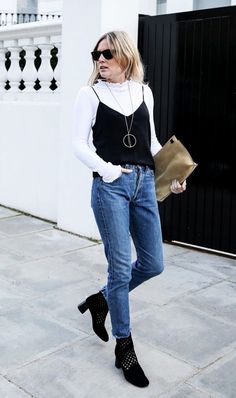 Fashion Me Now layers a black cami over a white turtleneck top. Fashion Me Now, Giovanna Battaglia, Anna Dello Russo, Black Camisole, Layering Outfits, Popular Outfits, Sarah Jessica Parker