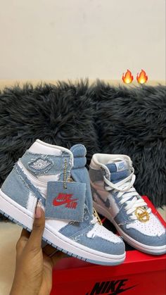 Jordan 1 High Denim, Amigurumi Aesthetic, Weird Shoes, Nike Tenis, Aesthetic Nike, Looks Hip Hop, Casual Shoes Women Sneakers