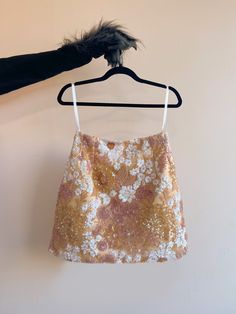 Falda de flores de lentejuelas bordadas, zipper en la parte trasera. Opción de ordenar corta, midi o larga. Sequin Flower, Skirt Zipper, Flower Skirt, Embroidered Skirt, Outfit Casual, Fashion Killa, Long Length, Timeless Beauty, Shop Now