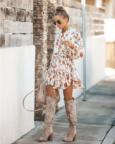 Vestidos Country, Country Chic Outfits, Stile Boho Chic, Look Boho Chic, Random Fashion, Looks Country, Night Dresses, Hot Boots, Balloon Sleeve Dress