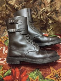 Product polished and sanitized with antiseptic spray.  tracked shipping.   fantastic vintage 80s italian army combat boots, 1985, old stock, large size.  brown color, double seams, reinforced toe and heel, double buckles.   soldini brand made in italy.  ⚠️attention the buckles have been replaced.  small imperfections caused by storage, please check the photos carefully.  ⚠️ always available for more information and photos.  for safety please refer to the length of the insole, unfortunately not a Vintage Steel Toe Combat Boots For Outdoor, Vintage Combat Boots With Steel Toe For Outdoor, Vintage Combat Boots For Winter Outdoor, Vintage Winter Combat Boots For Outdoor, Vintage Steel Toe Moto Boots For Outdoor, Vintage Ankle Combat Boots For Outdoor, Vintage Combat Boots For Winter Streetwear, Vintage Steel Toe Combat Boots For Streetwear, Brown Combat Boots With Round Toe