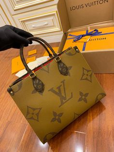 ?? SIZE 34x26x13CM Vuitton Bag, Louis Vuitton Bag, Burlap Bag, Contact Us, Fashion Bags, Clutch Bag, Paper Bag, Reusable Tote Bags, Bag Lady