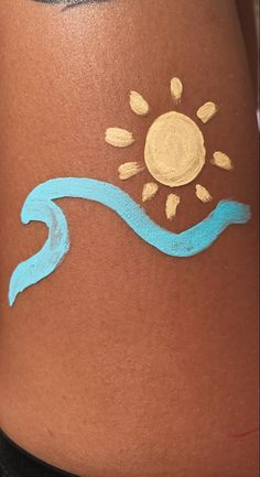 Body Art Ideas Painting, Things To Paint On Legs Easy, Preppy Leg Painting, Face Paint Inspiration, Preppy Face Paint Ideas, Cute Beachy Paintings Easy, Easy Summer Things To Paint, Paint On Legs Ideas