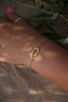 Gold Filled Handmade Carabiner Bracelet Waterproof & Tarnish - Etsy Trendy Jewelry With Carabiner Clasp, Trendy Everyday Jewelry With Carabiner Clasp, Braclets Gold, Beach Shower, Classic Jewelry, Jewelry Gift Box, Chain Link Bracelet, Real Gold, Beautiful Bracelet