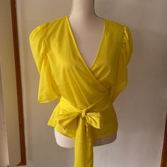 New York & Company V-Neck Wrap Tie Waist Top Ballon Sleeve V-Neck Waist Tie Nwt 100% Polyester *Color Of The Garment May Vary Due To Lighting * We Also Reuse All Boxes/Bags/Packaging For Shipping. Sold As Is. Smoke Free Home. Fast Shipping. Bundle & Save! Summer V-neck Blouse For Night Out, Fitted V-neck Top For Summer Party, Elegant Yellow V-neck Top, Summer Workwear Tops With Surplice Neckline, Yellow V-neck Top For Party, Yellow V-neck Top For Night Out, Trendy Summer V-neck Top For Work, Spring Party Tops With Surplice Neckline, Summer Party Top With Surplice Neckline