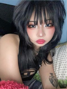 asian girl wolfcut grunge jellyfish hair inspo selfie gyaru makeup y2k Roku Gyaru Makeup, Rokku Gyaru Makeup, Jellyfish Hair, Makeup Y2k, Japanese Y2k, Cosplay Inspo, Y2k Winter