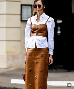 More ways than one. Casual Work Outfits Women, Emerging Designers Fashion, Chique Outfits, Paris Fashion Week Street Style, Stylish Work Outfits, Sarah Jessica Parker, Casual Work Outfits, Alexa Chung