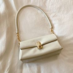 A cream-colored shoulder bag that can hold your smartphone and wallet. Accented with gold chain straps and clasps, it creates an elegant atmosphere. You can also remove the strap and use it as a clutch bag. 
 
 
 Size 
 
 
 FREE size 
 
 Height: 13cm 
 Width: 22cm 
 Depth: 9.5cm 
 
 
 
 
 
 Material 
 
 Synthetic leather Formal Crossbody Baguette Bag With Chain Strap, Chic Crossbody Baguette Bag With Chain Strap, Elegant Crossbody Baguette Bag With Chain Strap, Chic Baguette Bag For Daily Use With Chain Strap, Chic Baguette Bag With Chain Strap For Daily Use, Chic Daily Use Baguette Bag With Chain Strap, Chic Cream Flap Bag With Detachable Strap, Chic Rectangular Baguette Bag With Chain Strap, Chic Cream Crossbody Flap Bag