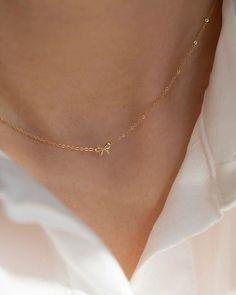 Gold Ribbon Necklace, Money Accessories, Minimalist Necklace Gold, Pretty Jewelry Necklaces, Minimalist Accessories, Coquette Style