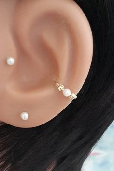 This listing is for ONE earring handcrafted 14k gold filled or 925 sterling silver White Pearl 3-4mm conch hoop . Extremely comfortable, good for everyday use. Material: 14K Yellow Gold Filled or 925 Sterling Silver Gauge :14 Gauge(1.4mm),16 Gauge, 18 Gauge, 20 Gauge, 22 Gauge Inner Diameter: 11mm, 12 mm, 13mm, 14mm, 15mm, 16mm Freshwater White Pearl 3-4mm Select your preference in the Gauge & Inner Diameter and Material options in drop-down menu. FOR different size please contact me. I ship Chunky Conch Hoop, Gold Pearl Drop Cartilage Earrings As Gift, 14k Gold Ear Cuff For Wedding, Gold Huggie Cartilage Earrings For Wedding, Gold Dainty Cartilage Earrings For Wedding, Dainty Gold Cartilage Earrings For Wedding, Gold Pearl Ear Cuff As A Gift, Gold Pearl Ear Cuff Gift, Adjustable Gold Cartilage Earrings For Wedding