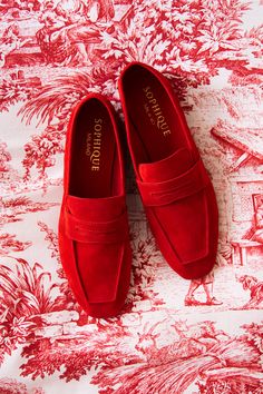 Luxury Calf Leather Loafers With Red Sole, Luxury Italian Tassel Loafers For Semi-formal Occasions, Sergio Rossi Shoes Mocassin, Chuck Taylor Shoes, Velvet Loafers, Men Stylish Dress, Suede Loafers, Wet Weather, Red Suede