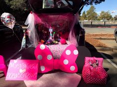 the trunk of a car decorated with minnie mouse decorations