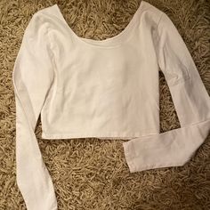 Never Worn Brandy Melville White Long Sleeve Tee One Size Fits All Bur Basket, Brandy Melville Shirts, Long Sleeve White Shirt, Tops Brandy Melville, Preppy Things, White Long Sleeve Tee, White Long Sleeve Shirt, Brandy Melville Tops, White Long Sleeve