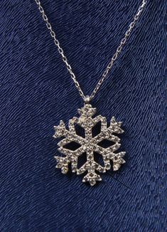 "925 Sterling Silver Small Snowflake Necklace for Women *An exclusive gift jewelry for you and your loved one. Want to add something \"bling\" in winter? This snowflake jewelry will be a GREAT choice for you. And they will be an ideal gift for your girlfriend, wife, fiancee, daughter, mother, your special someone in winter, especially for Christmas or Valentines. * Elegant Design: Beautifully aligned Snowflake-shaped.It features sparkly crystal which will make a timeless accessory to any jewelry Tiny Snowflake, Snowflake Jewelry, Lucky Charm Necklace, Snowflake Necklace, Snowflake Pendant, Daughter Mother, Winter Birthday, Gift Valentine, Exclusive Gift