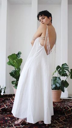 Linen and Pearls! White linen maxi dress featuring removable recycled glass pearls in the back. Completely backless but super comfy. Square neckline, and
adjustable spaghetti straps. Perfect fit to wear with flats or heels. White Linen Maxi Dress, Model Streetwear, Gorgeous Maxi Dresses, Maxi Dress White, White Linen Dresses, The Ritz, Backless Maxi Dresses, Comfy Dresses, Linen Maxi Dress