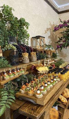 Casa de banquetes Bogotá Appetizer Table Display, Eid Breakfast, Buffet Set Up, Wedding Food Stations, Appetizers Table, Kitchen Ideas Gray, Buffet Party, Kitchen Ideas For Small Spaces, Modern Kitchen Ideas