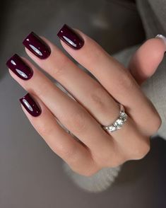 Autumn Nails Ideas Square, Burgundy Nails Square Short, Short Square Dark Nails, Autumn Nails 2024 Square, Burgundy French Tip Nails Square, Burgundy Nails Short Square, Square Maroon Nails, Short Square Burgundy Nails, Burgundy Square Acrylic Nails