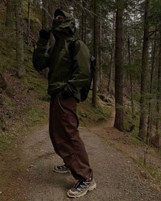 Dirtbag Climber Aesthetic, Gorpcore Winter Outfit, Gortex Style, Goretex Outfit, Gorpcore Shoes, Cute Winter Outfits Baddie, Gorpcore Men, Gorpcore Outfit, Mini Skirt Outfit Winter