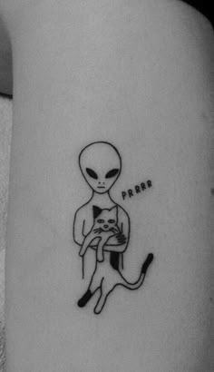 tatuagem alienígena delicada Simple Old School Tattoo, Spiderman Tattoo, Cat Tattoo Simple, P Tattoo, Dream Items, Tattoo Old School, Japan Tattoo Design, Alien Tattoo, Doodle Design