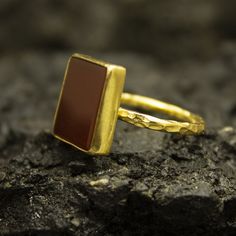 Handmade Red Agate Gold Ring | 925 Sterling Silver 24K Gold Plated | Ancient Greek Carnelian Ring | Statement Ring | Mother Gift Handcrafted hammered Silver Ring Our shop offer free ring sizing and color options.(Oxidized(Black),Gold Plated) Metal : 925 Sterling Silver Plated : 24K Gold Gemstone : Carnelian Gem Size : 15 X 15 mm Band Size : 2 mm Ring Weight : 5.00 grams Ring Size : US 6 (The size you want is made for free). (We used the US standard sizing) **Custom Orders is Made** As pellada fa Yellow Gold Chalcedony Ring Gift, Rectangular Cabochon Gold Rings, Gold Rectangular Cabochon Rings, Rectangular Gold Cabochon Rings, Gold Agate Rings For Anniversary, Gold Carnelian Jewelry With Polished Finish, Unique Gold Agate Ring, Gold Agate Rings With Polished Finish, Yellow Gold Agate Rings For Gift