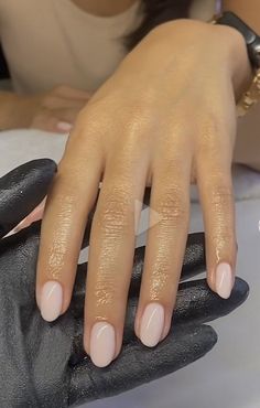 Manicure Inspiration Short Nails, Classic Chic Nails, Elegant Manicure Classy Natural Nails, Gel Nails Mid Length, Cute Short Nail Colors, Short Nail Neutral, Mid Size Nails, Shorter Round Nails, Classic Oval Nails